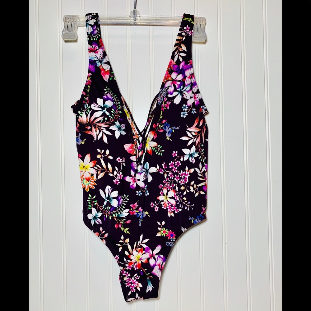 Hobie Floral Swimsuit Size. Small NWT.